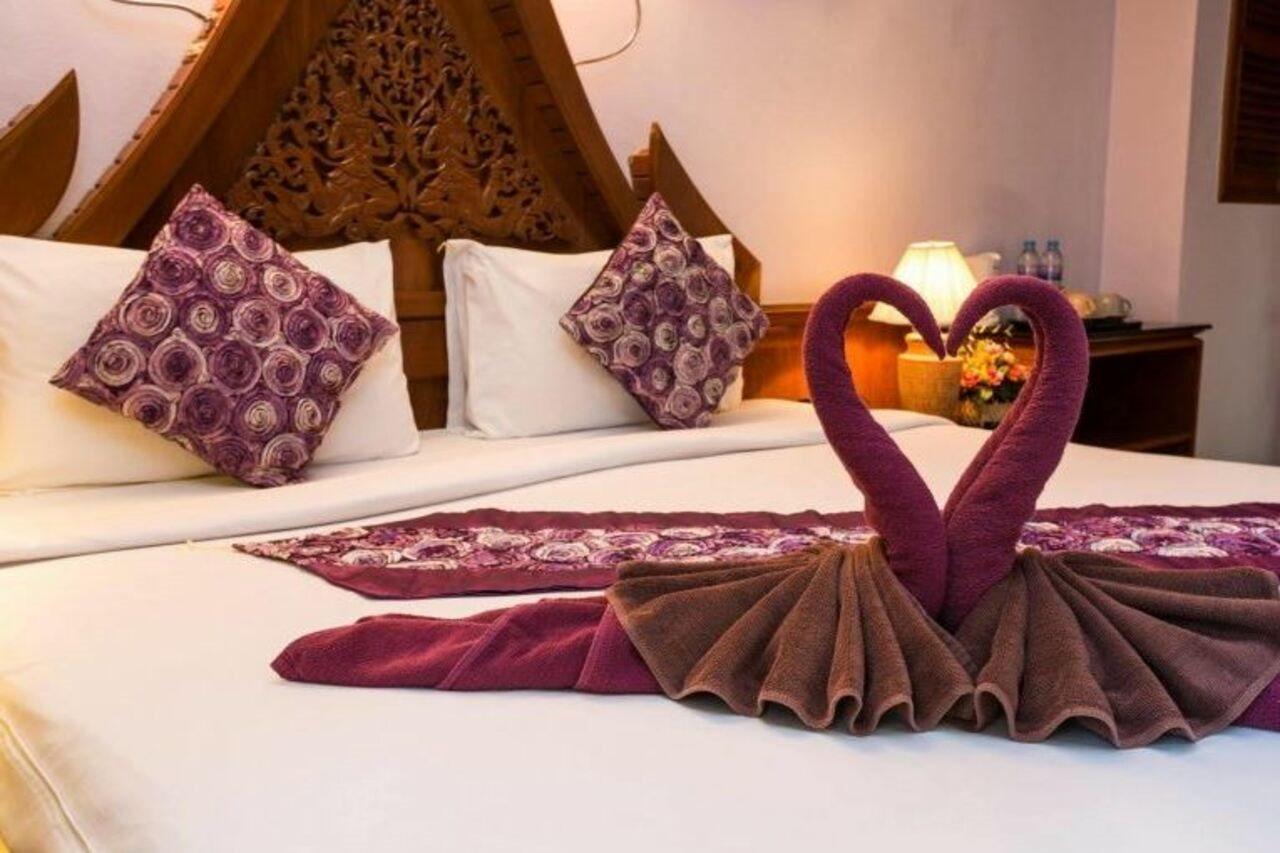 Patong Beach Bed And Breakfast Buitenkant foto