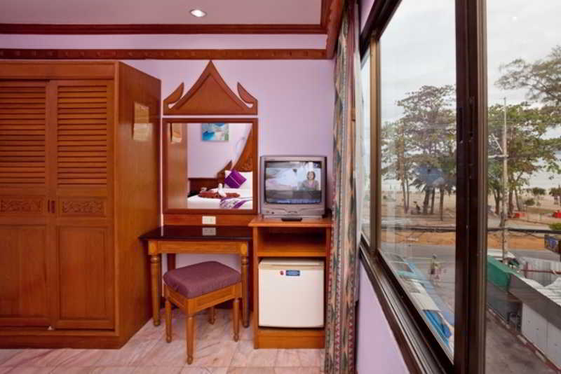 Patong Beach Bed And Breakfast Buitenkant foto