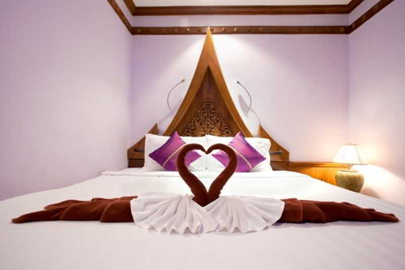 Patong Beach Bed And Breakfast Buitenkant foto