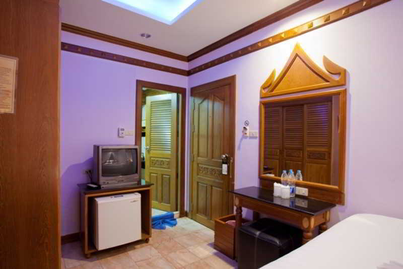 Patong Beach Bed And Breakfast Buitenkant foto