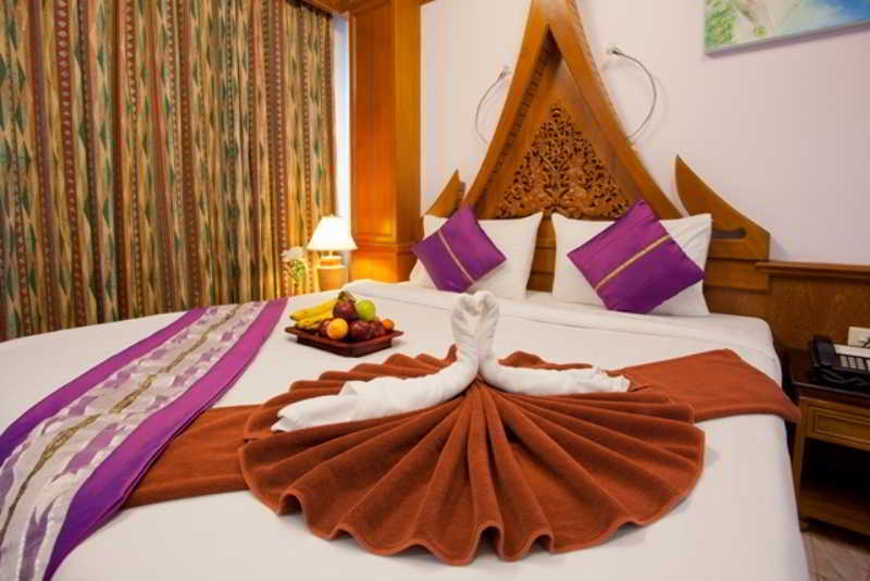 Patong Beach Bed And Breakfast Buitenkant foto