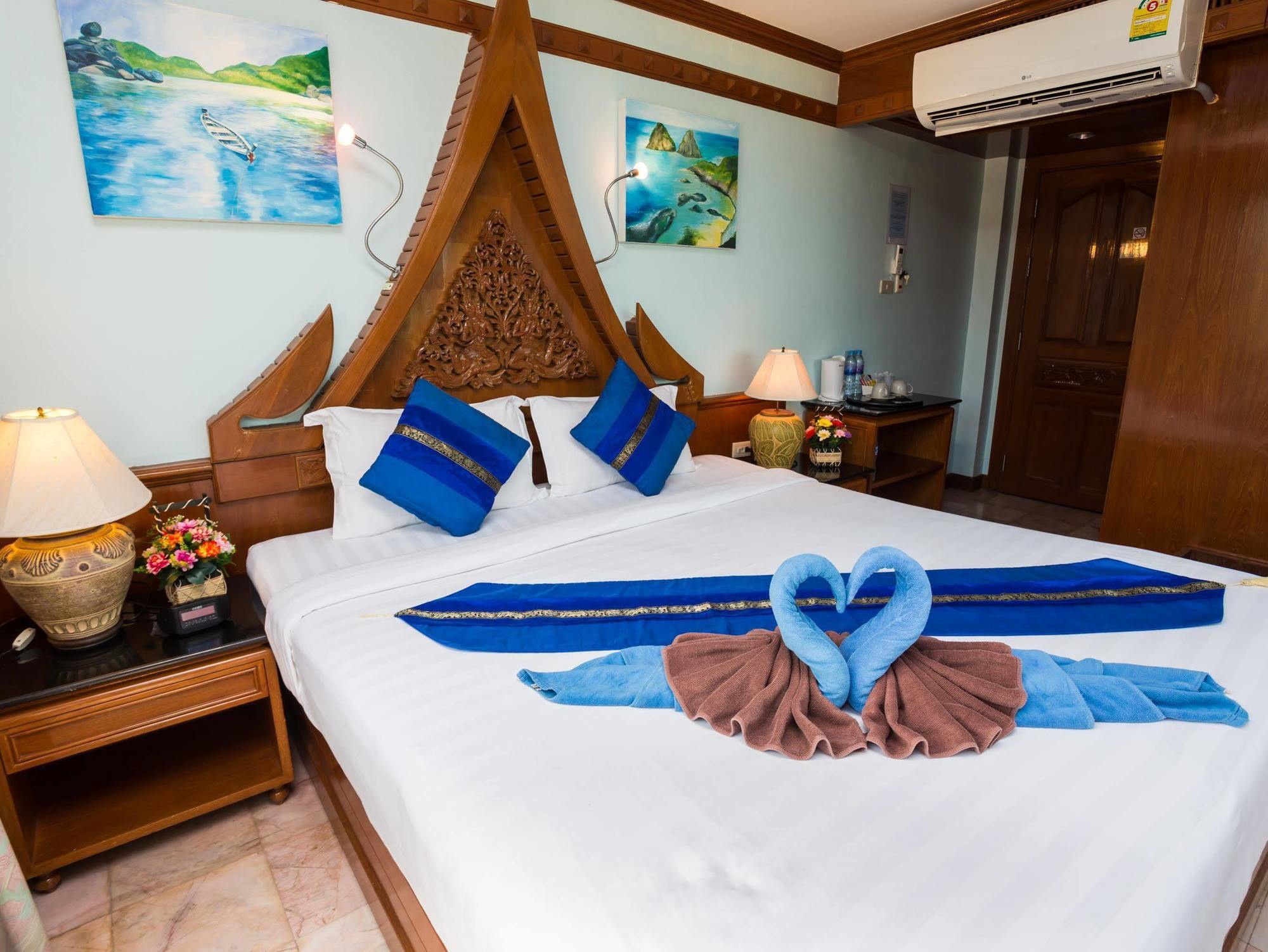Patong Beach Bed And Breakfast Buitenkant foto