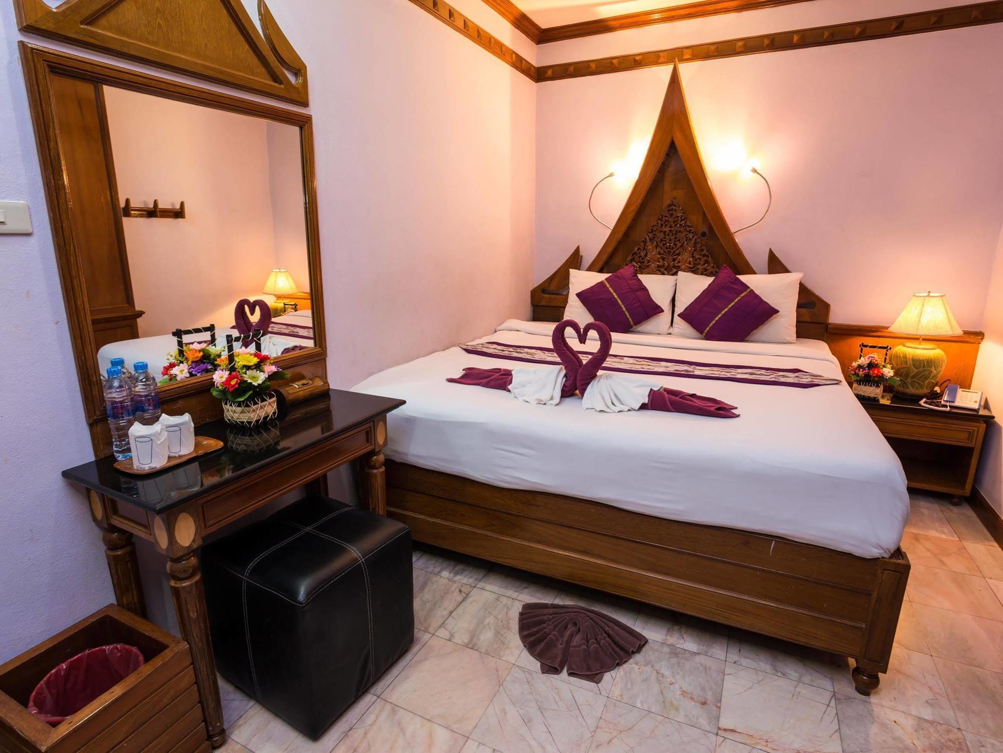 Patong Beach Bed And Breakfast Buitenkant foto